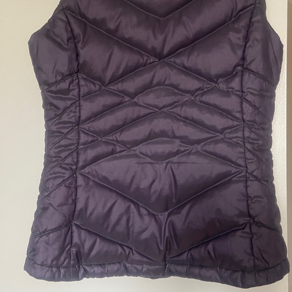 The North Face Women's light plum color Puffer Vest - Picture 17 of 17